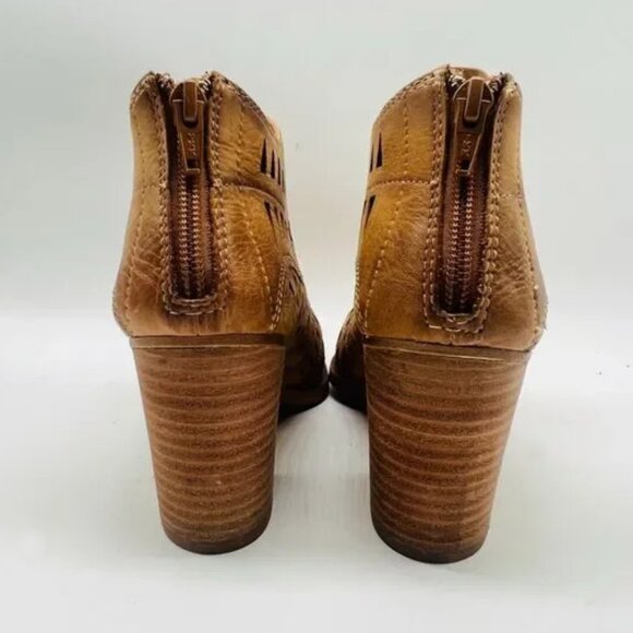 Sofft Boots Womens 8 Brown Leather Ankle Booties Laser Cut Heels Comfort Shoes - Picture 8 of 12